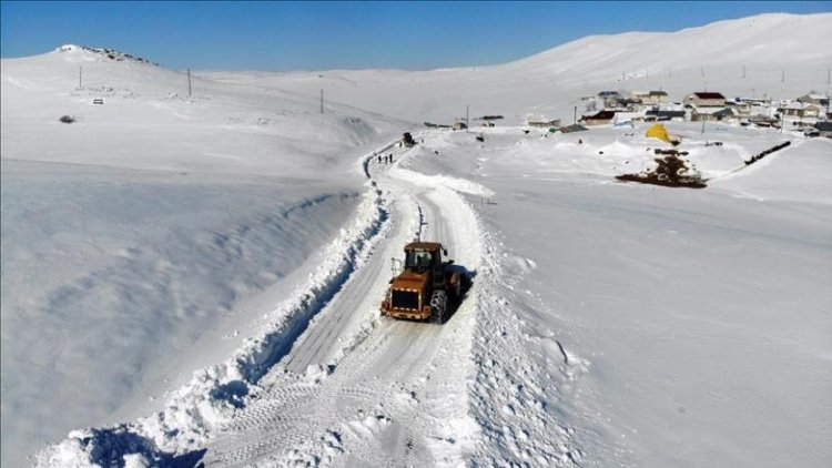 Erzurum'da kar temizliği yapan işçi hayatını kaybetti