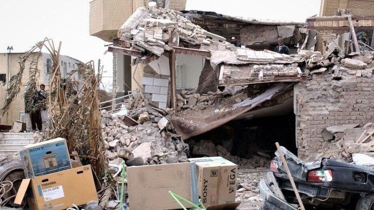 Rojhilat: İran, depremzedelere yardımı neden engelliyor?