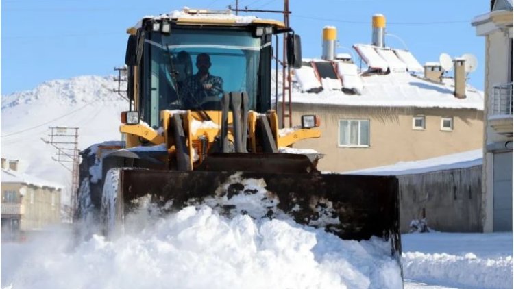 Van'da kar yağışı; 254 yerleşim yeri ulaşıma kapandı