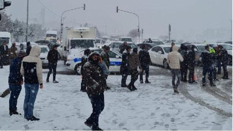Siirt-Batman ve dersim-Erzincan karayollarında ulaşıma kar engeli