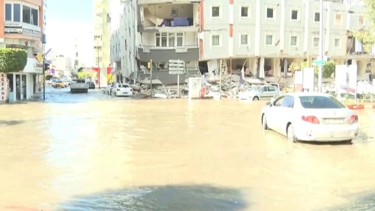 Hatay'da deprem sonrası deniz taştı