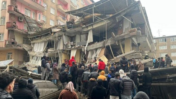 Mustafa Özçelik: Deprem mağdurlarına yardım ve dayanışma için seferber olalım 