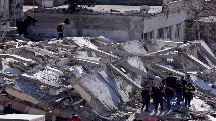 Suriye Ordusu'nun depremin hemen ardından Mare kasabasını bombaladığı ortaya çıktı