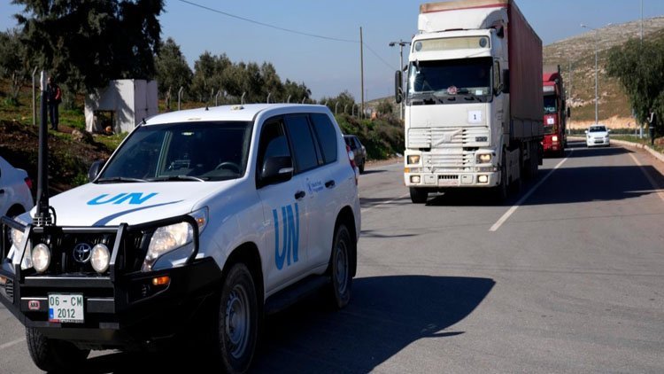 Suriye'ye insani yardım kamyonları geçti 