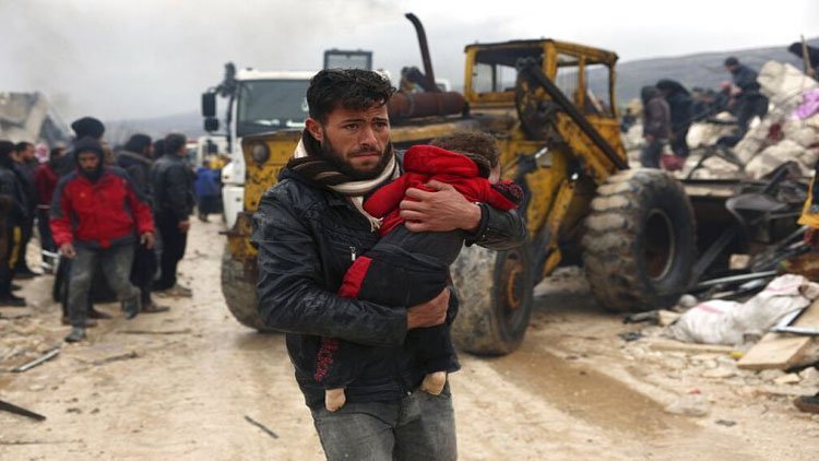 Suriye’deki depremzedeler: Yardım istiyoruz ceset torbası gönderiyorlar
