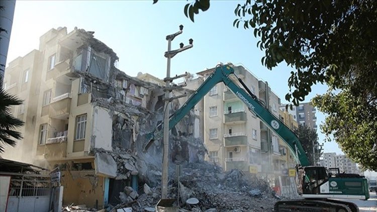 Türkiye Çevre ve Şehircilik Bakanı Kurum: 50 bin 576 bina acilen yıkılmalı
