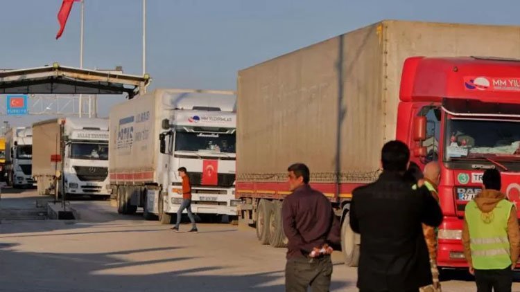 Yeni açılan sınır kapısından ilk BM yardım konvoyu Suriye'ye geçti