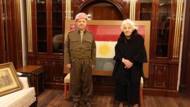104 yıllık Kürdistan Bayrağı,Başkan Barzani’ye teslim edildi