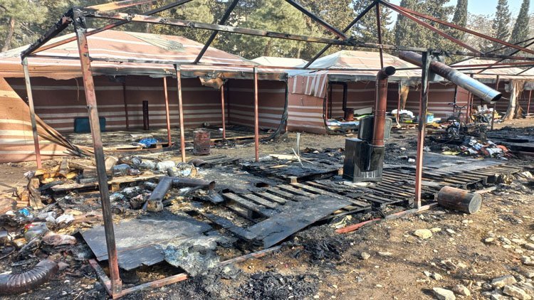 Maraş'ta çadır kentte yangın! 7 çadır yandı, 2 depremzede yaralandı