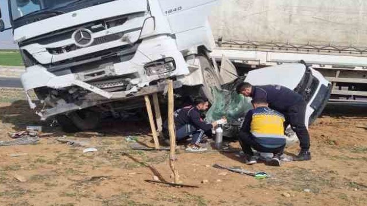 Mardin'de tır otomobili biçti: 2 ölü, 2 yaralı
