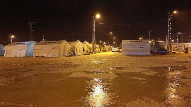 Maraş'ta çadırları su bastı