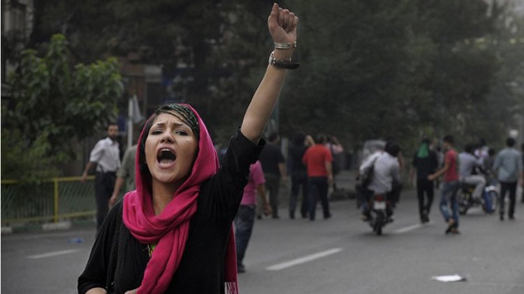 Rojhılat: Bir yılda 245 kadın tutuklandı, 25 kadın öldürüldü