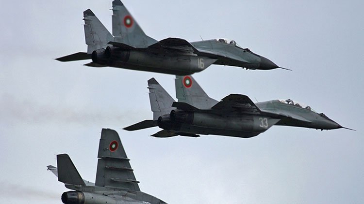 Rusya'dan Ukrayna'ya savaş uçağı gönderme kararı alan ülkelere tehdit