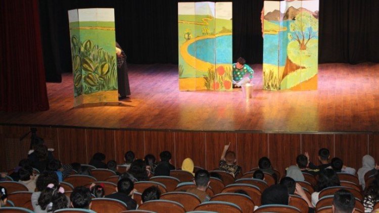 Kürtçe çocuk oyunu 'Nisko' seyircisiyle buluştu