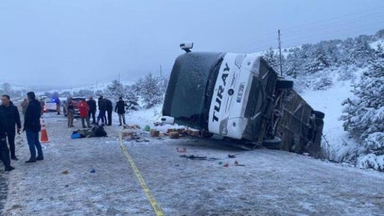 Erzincan'da otobüs kazası: 2 ölü, 21 yaralı
