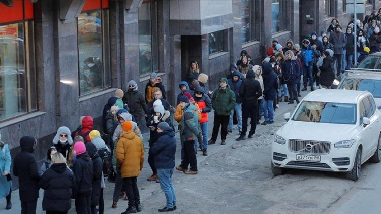 Wall Street Journal: Rus ekonomisi çöküşe geçti