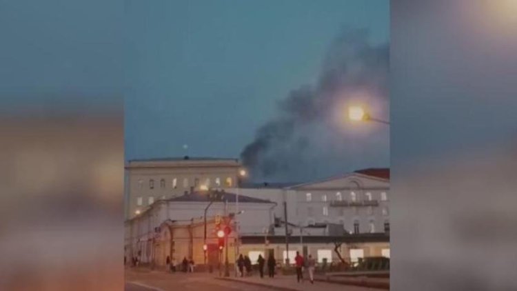 Rusya Savunma Bakanlığı binasında yangın! 