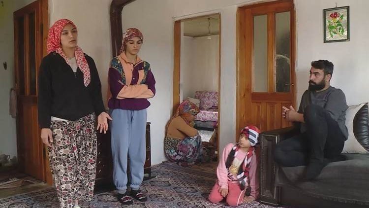 Çanakkale'de 2 kişinin öldüğü olayın ardından Kürt aile köyden ayrılmaya hazırlanıyor