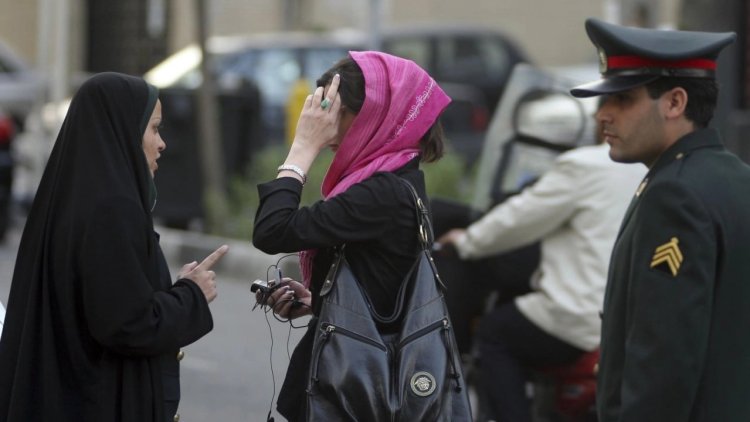 İran'da başörtüsü denetimleri uygulamaya girdi