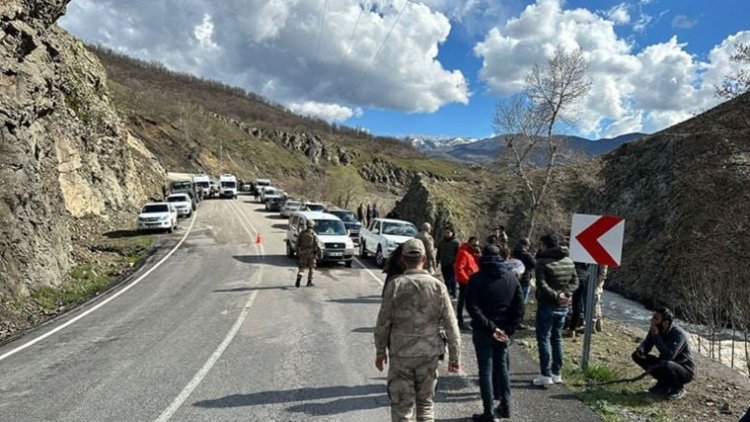 Otomobil Munzur Çayı'na uçtu: Kayıp 3 kişi aranıyor!
