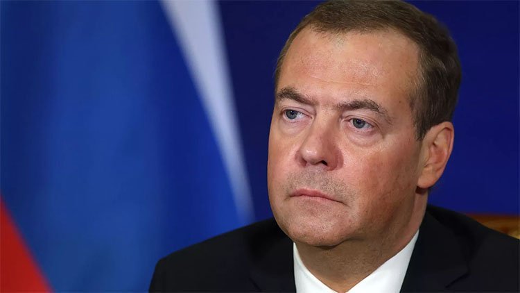 Medvedev: Rusya gerektiğinde nükleer silah kullanmakta hiç tereddüt etmeyecek