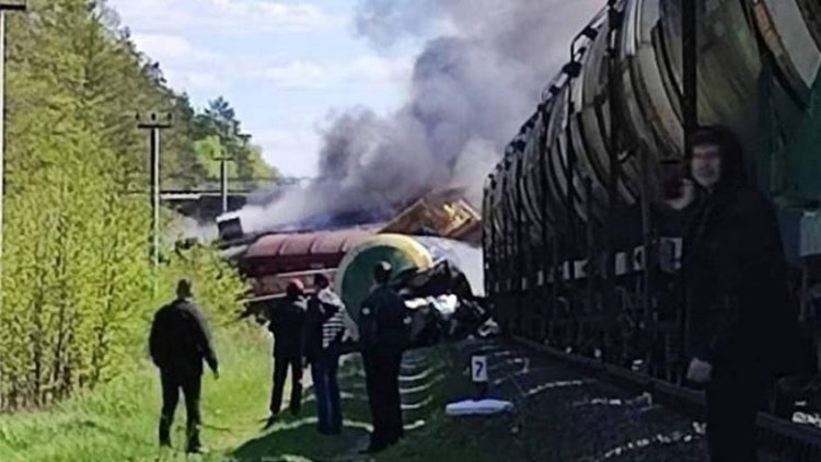 Rusya'da bir yük trenine bombalı saldırı