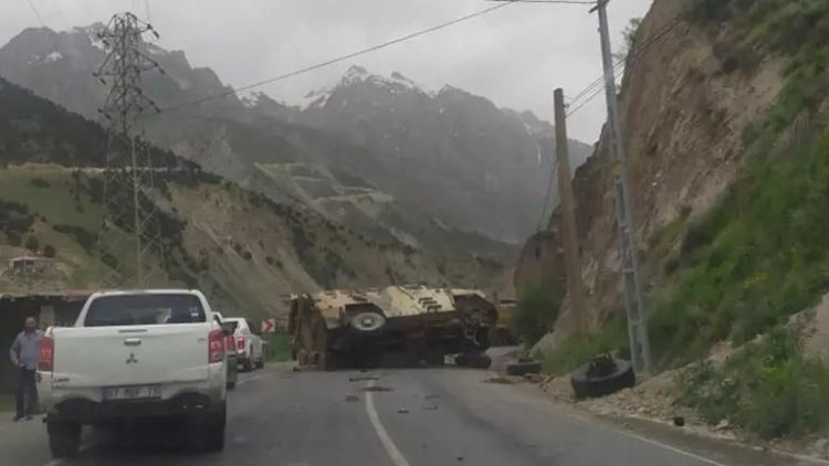 Hakkari-Van yolunda askeri araç devrildi: 3 yaralı
