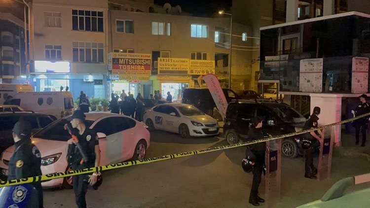 İzmir'de silahlı kavga: 5 kişi öldürüldü