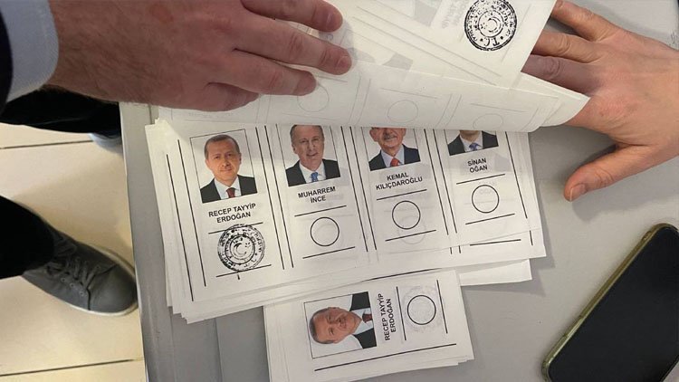 YSK'dan oy pusulalarının ön yüzüne geçen sandık kurulu mührüne ilişkin karar