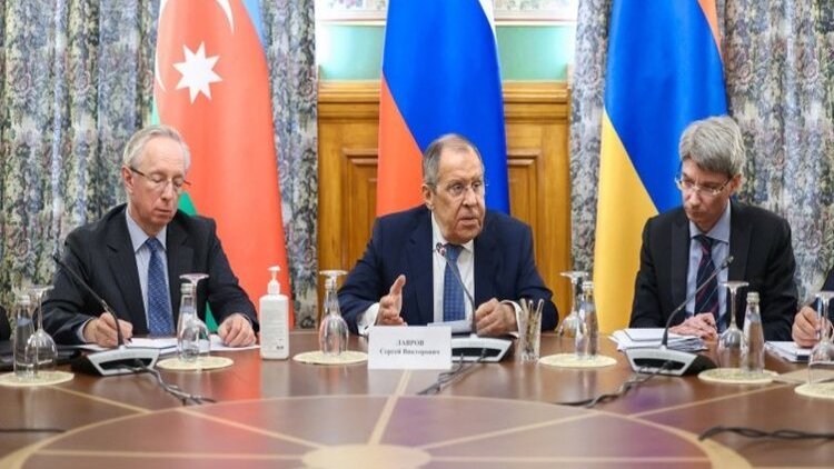 Rusya, Azerbaycan ve Ermenistan dışişleri bakanları, Moskova'da görüştü