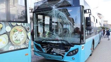 Erzurum'da şehir içi otobüsleri kaza yaptı: 15 yaralı