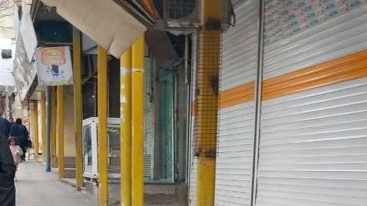 Rojhılat: Seqiz’de Kürt esnaf İran rejimini protesto için kepenk kapattı