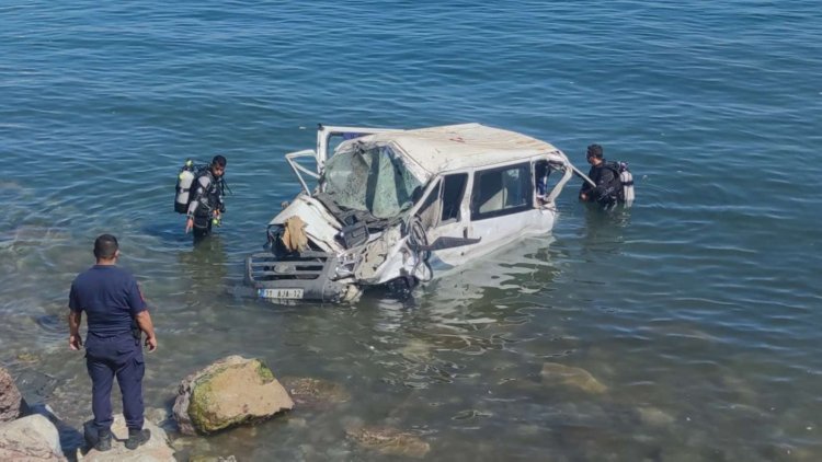 Minibüs Van Gölü’ne uçtu: 11 kişi yaralandı!