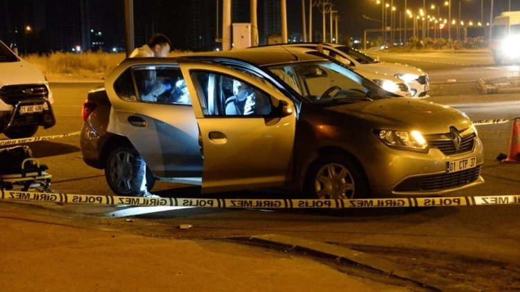 Diyarbakır'da otomobilde bıçaklanmış ceset bulundu