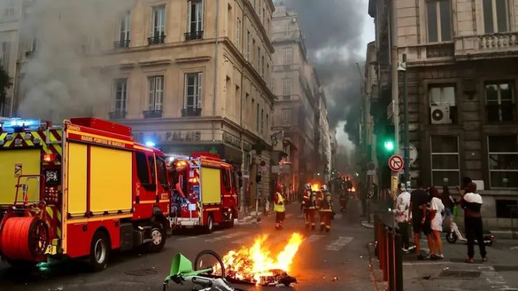 Fransa'daki protestoların bilançosu: 1 itfaiyeci öldü, 5000 araç yakıldı, 1000 bina tahrip edildi