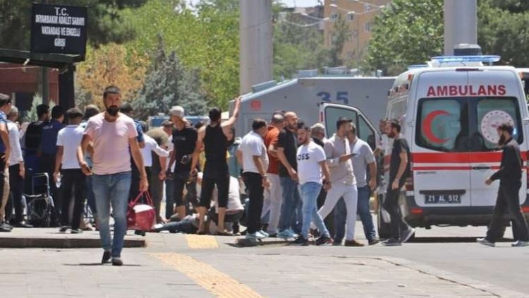 Diyarbakır'da adliye çıkışında anne ve 2 oğluna silahlı saldırı