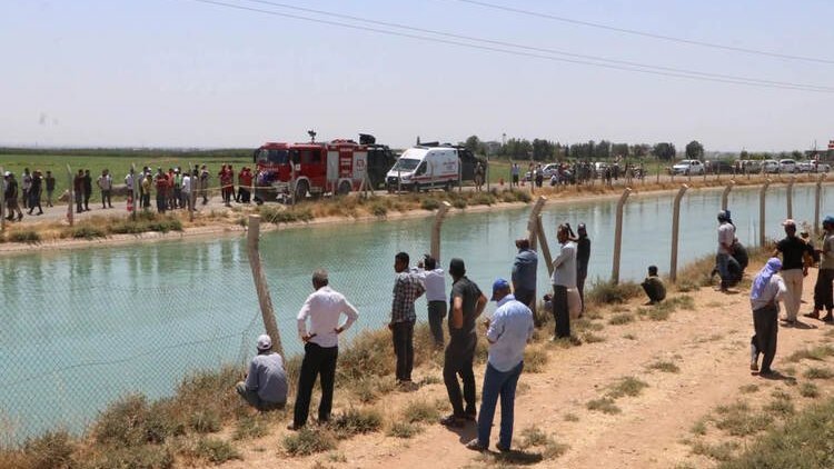 Otomobil, sulama kanalına düştü; aileden 5 kişi kurtuldu, 1 çocuk kayboldu