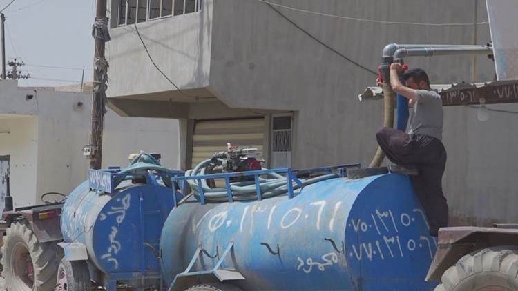 Barzani Yardım Vakfı Kerkük'te halka su dağıtmaya başladı