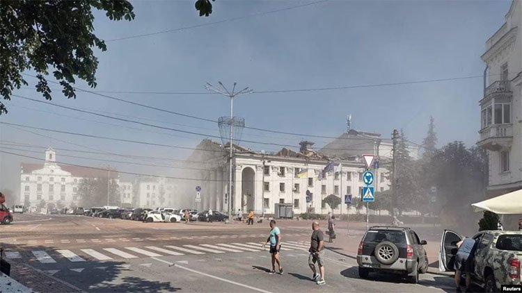 Rusya Ukrayna'da bir şehir merkezini vurdu: 7 ölü 90 yaralı