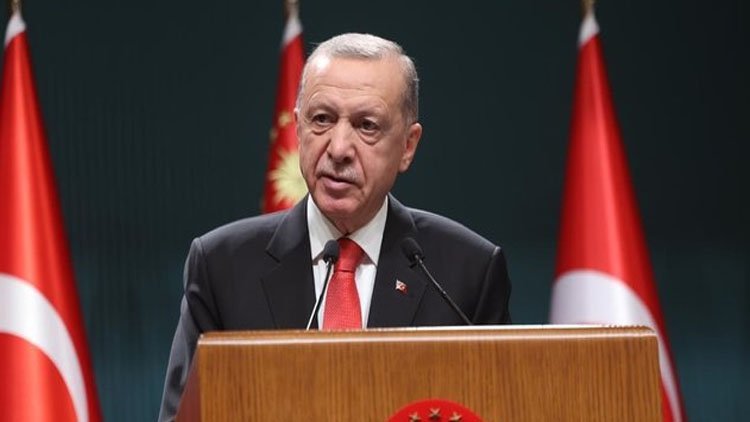 Erdoğan: 'Anket şirketleriyle el ele verip hayal sattıkları CHP seçmeninden özür dilesinler'