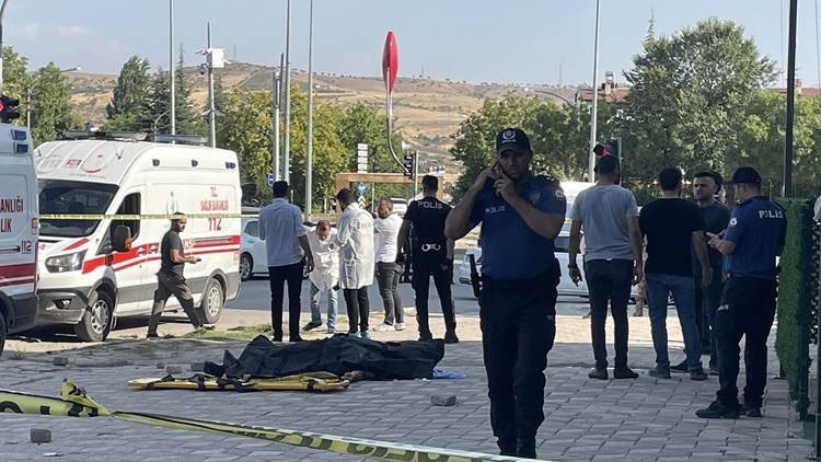 Elazığ'da ambulansta müdahale edilen yaralı vurularak öldürüldü