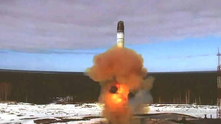 Putin 'yenilmez' demişti… Nükleer füzeler savaş konumuna getirildi