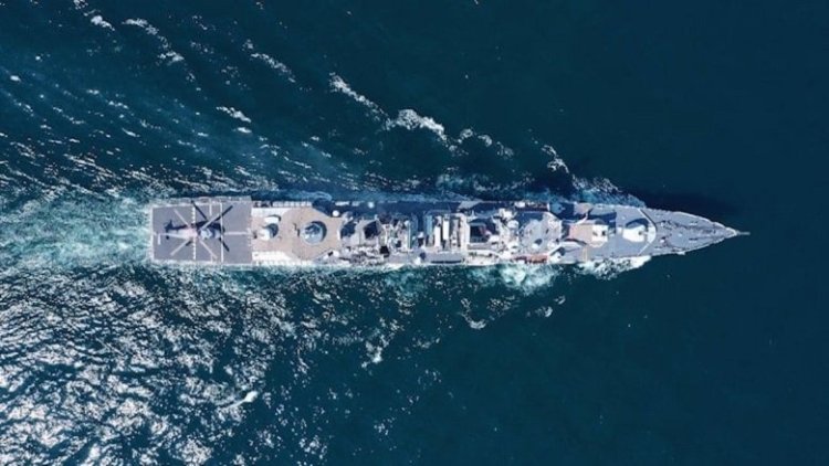 Denizde tehlikeli yakınlaşma: Savaş gemileri karşı karşıya geldi