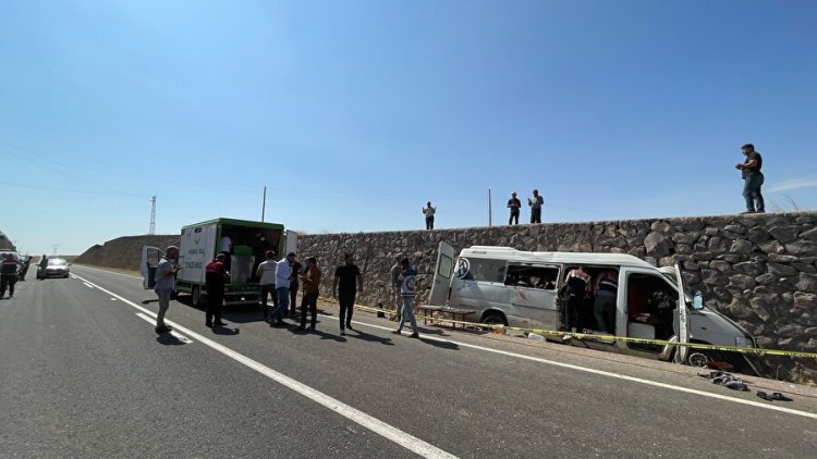 Urfa'da tarım işçilerini taşıyan minibüs kaza yaptı: 3 ölü, 17 yaralı 