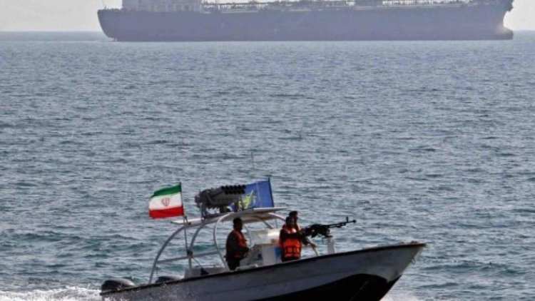 İran, Basra Körfezi'nde 2 yabancı gemiye el koydu