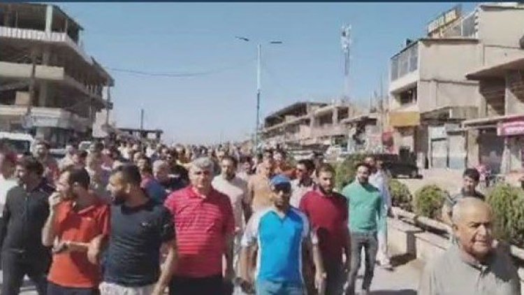 Rojava’da akaryakıt fiyatına zam yapılmasına karşı gösteri düzenlendi