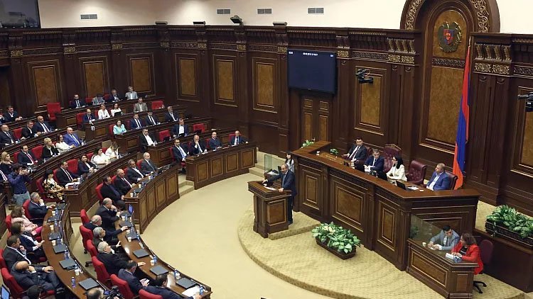 Ermenistan, Putin için yakalama kararı çıkaran Uluslararası Ceza Mahkemesi üyeliğini onayladı