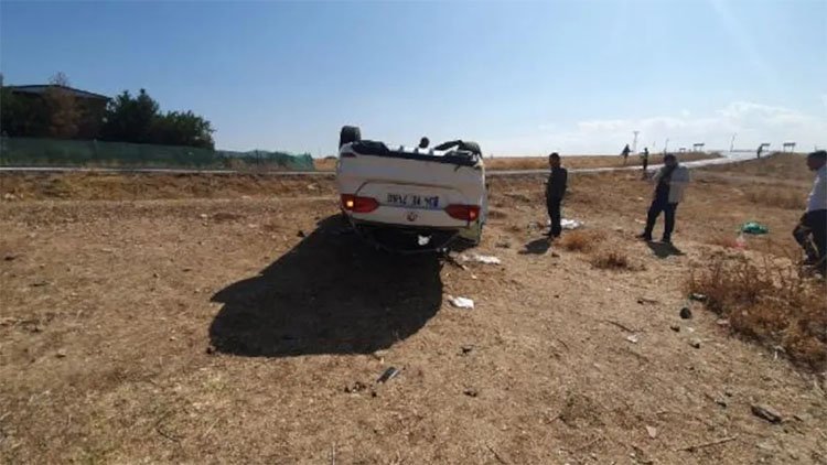 Diyarbakır'da taziyeye giden otomobil takla attı: 8 yaralı