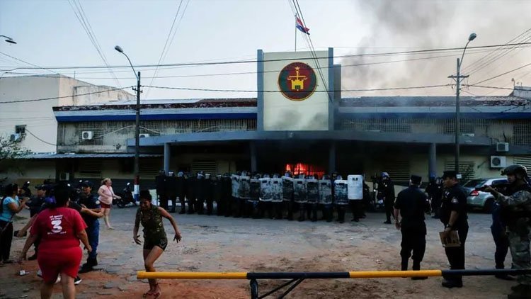 Hapishanede isyan: Bina ateşe verildi, gardiyanlar rehin alındı