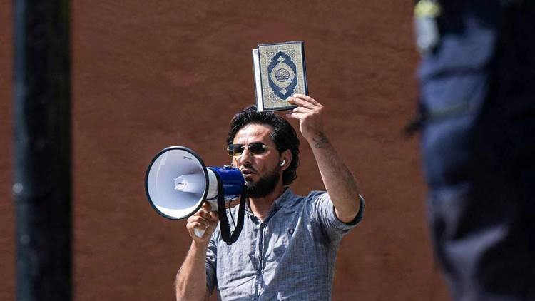 İsveç, Kuran-ı Kerim'i yakan Salwan Momika'yı sınır dışı edecek